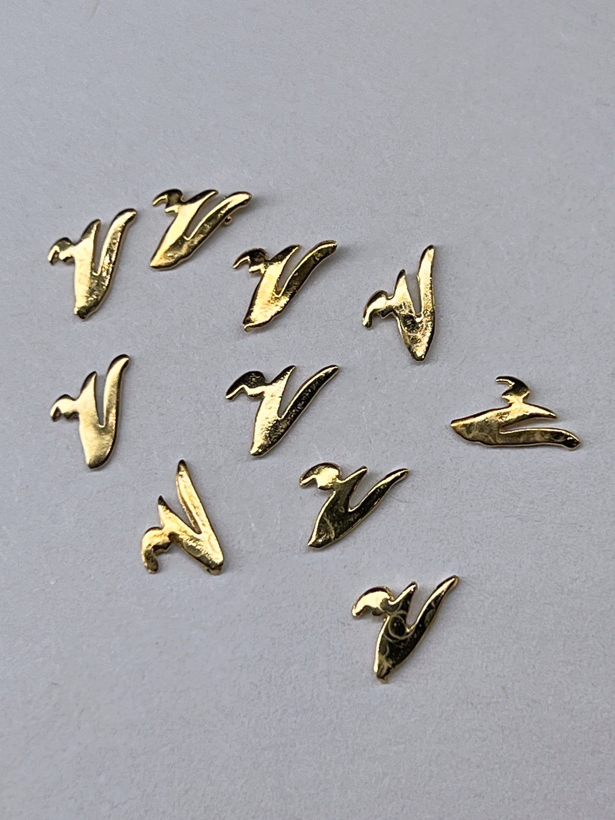 90's Gold Alphabet Charms - Letter V